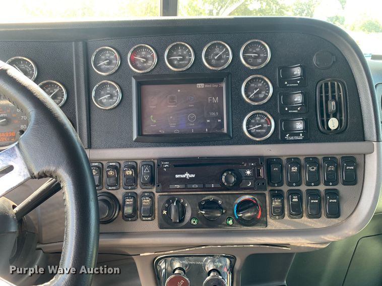 image for item DP8666 2016 Peterbilt 389  semi truck