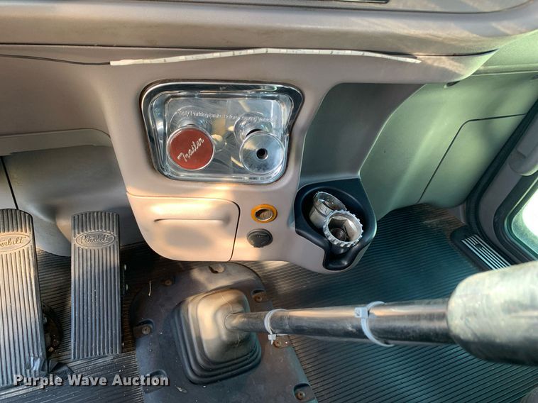 image for item DP8666 2016 Peterbilt 389  semi truck