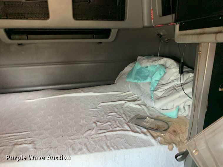 image for item DP8666 2016 Peterbilt 389  semi truck