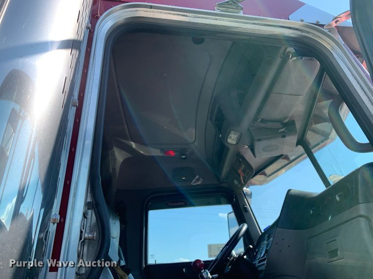 image for item DP8666 2016 Peterbilt 389  semi truck