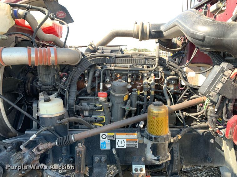 image for item DP8666 2016 Peterbilt 389  semi truck