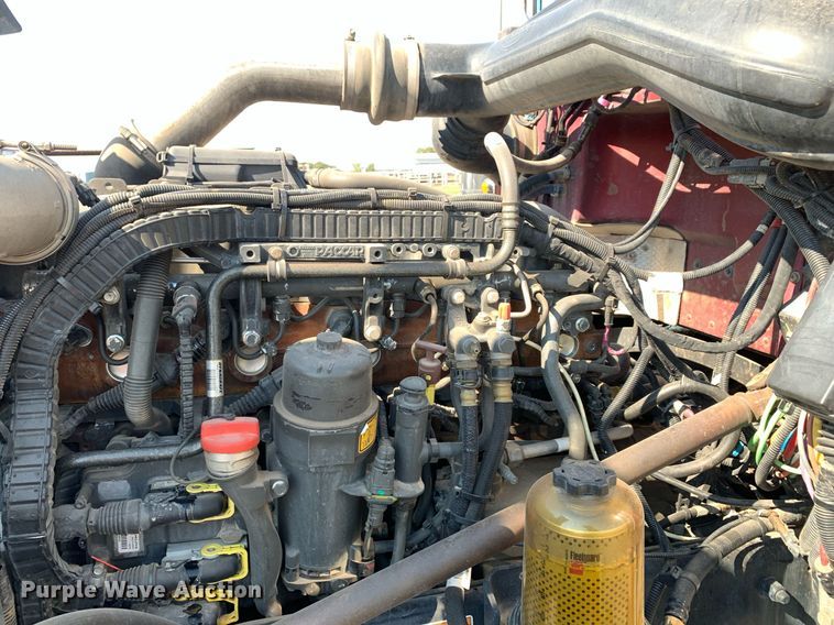 image for item DP8666 2016 Peterbilt 389  semi truck