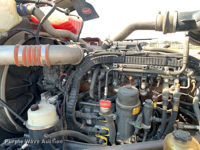 image for item DP8666 2016 Peterbilt 389  semi truck