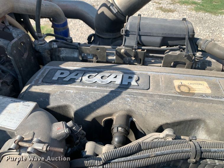 image for item DP8666 2016 Peterbilt 389  semi truck