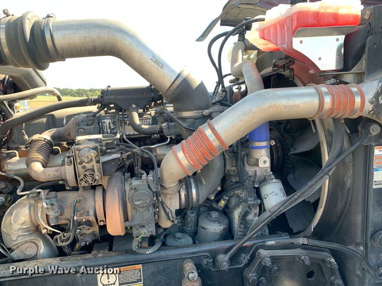 image for item DP8666 2016 Peterbilt 389  semi truck