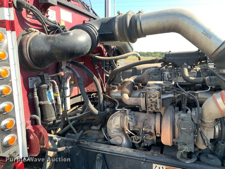 image for item DP8666 2016 Peterbilt 389  semi truck