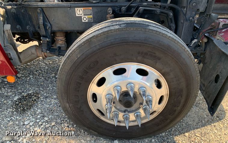 image for item DP8666 2016 Peterbilt 389  semi truck