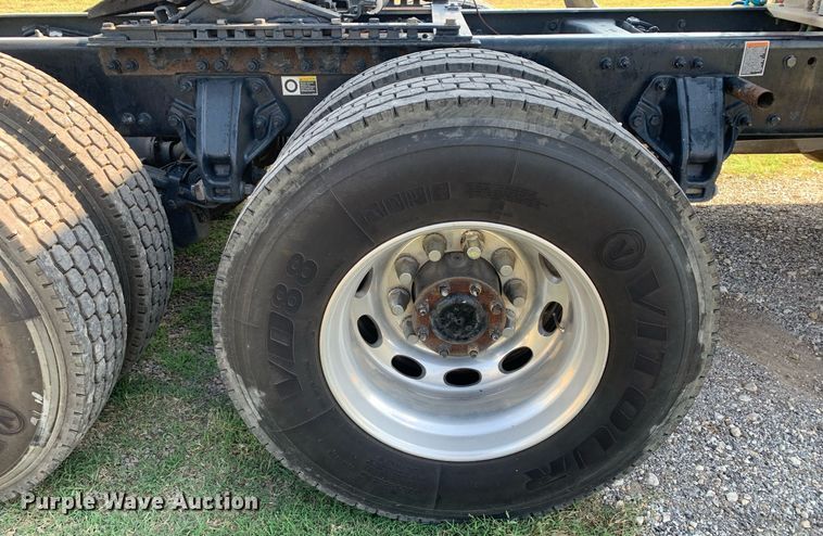 image for item DP8666 2016 Peterbilt 389  semi truck