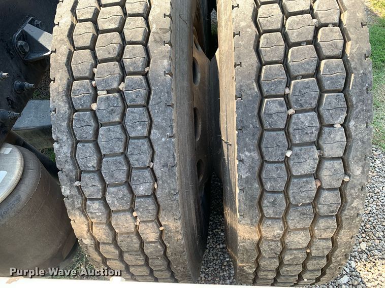 image for item DP8666 2016 Peterbilt 389  semi truck