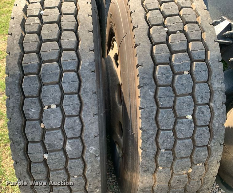 image for item DP8666 2016 Peterbilt 389  semi truck