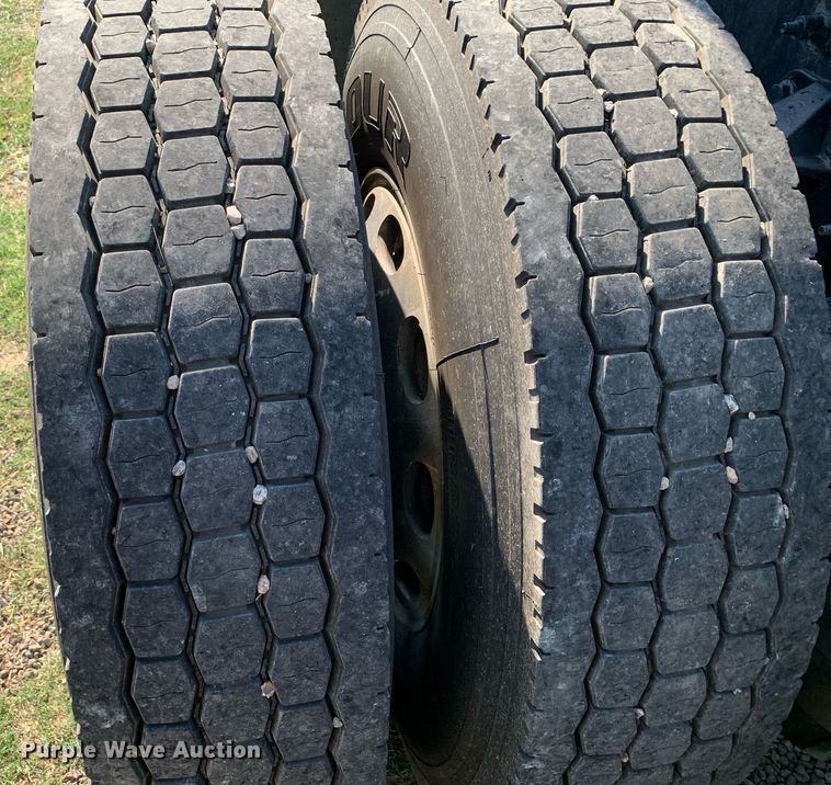 image for item DP8666 2016 Peterbilt 389  semi truck