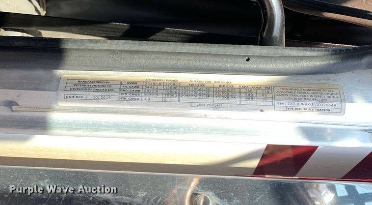 image for item DP8666 2016 Peterbilt 389  semi truck