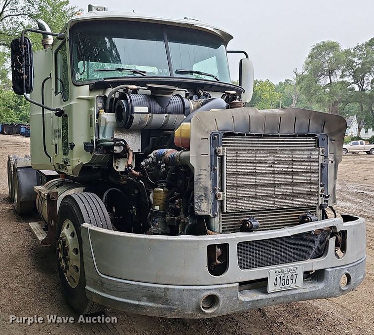 image for item DQ0135 2008 Mack CXU613  semi truck