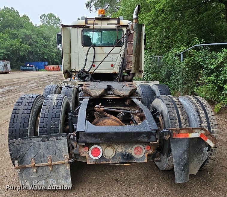 image for item DQ0135 2008 Mack CXU613  semi truck