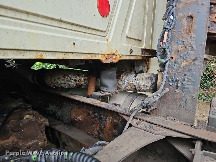 image for item DQ0135 2008 Mack CXU613  semi truck