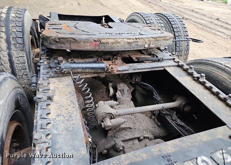 image for item DQ0135 2008 Mack CXU613  semi truck