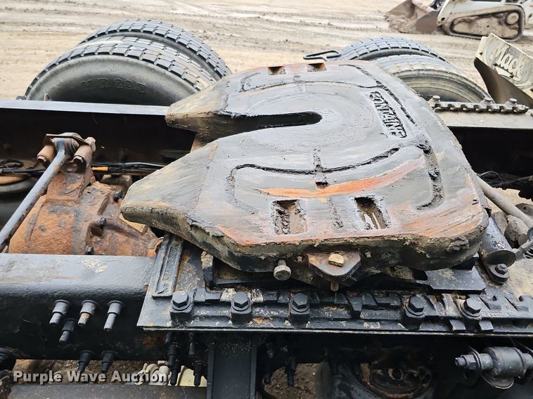 image for item DQ0135 2008 Mack CXU613  semi truck