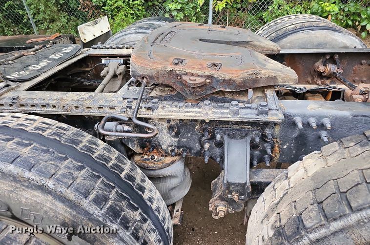 image for item DQ0135 2008 Mack CXU613  semi truck