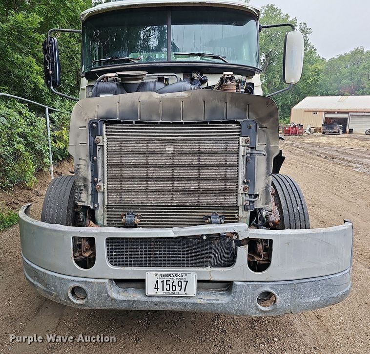 image for item DQ0135 2008 Mack CXU613  semi truck