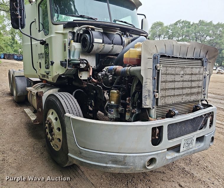 image for item DQ0135 2008 Mack CXU613  semi truck