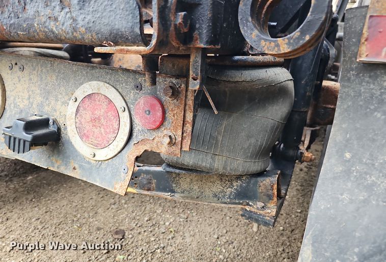 image for item DQ0135 2008 Mack CXU613  semi truck