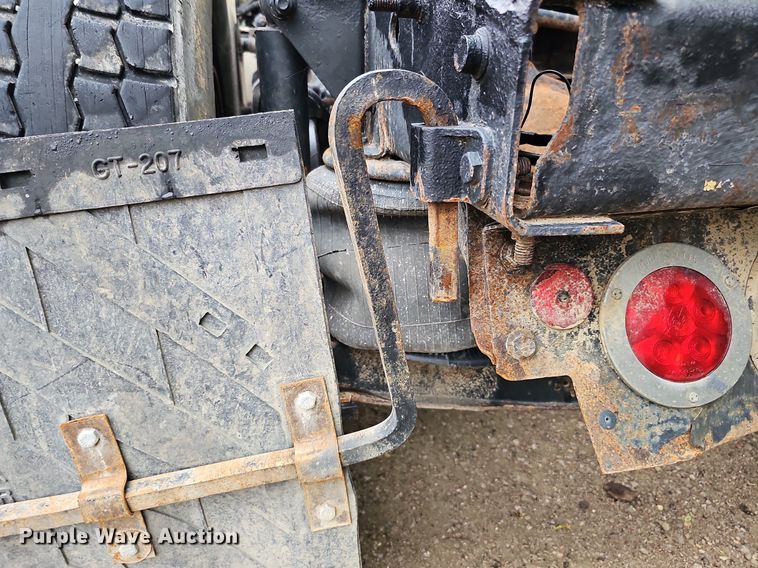 image for item DQ0135 2008 Mack CXU613  semi truck