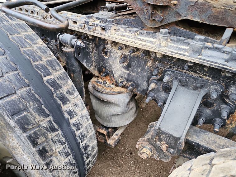 image for item DQ0135 2008 Mack CXU613  semi truck