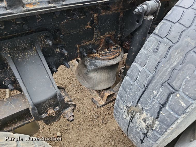 image for item DQ0135 2008 Mack CXU613  semi truck