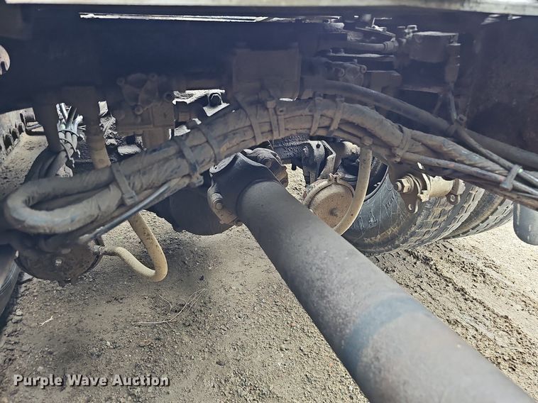 image for item DQ0135 2008 Mack CXU613  semi truck