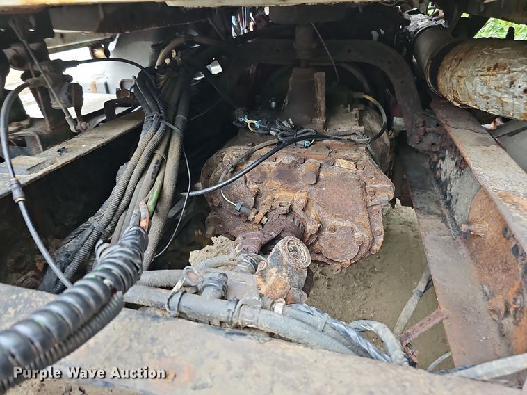 image for item DQ0135 2008 Mack CXU613  semi truck