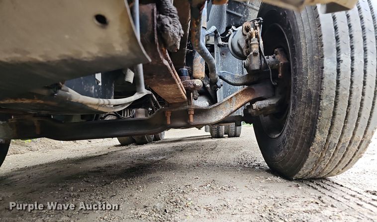 image for item DQ0135 2008 Mack CXU613  semi truck