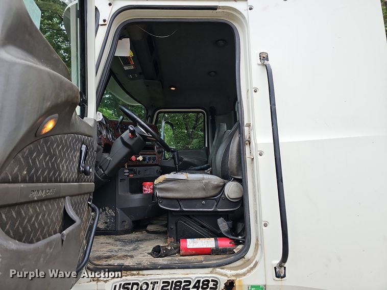 image for item DQ0135 2008 Mack CXU613  semi truck