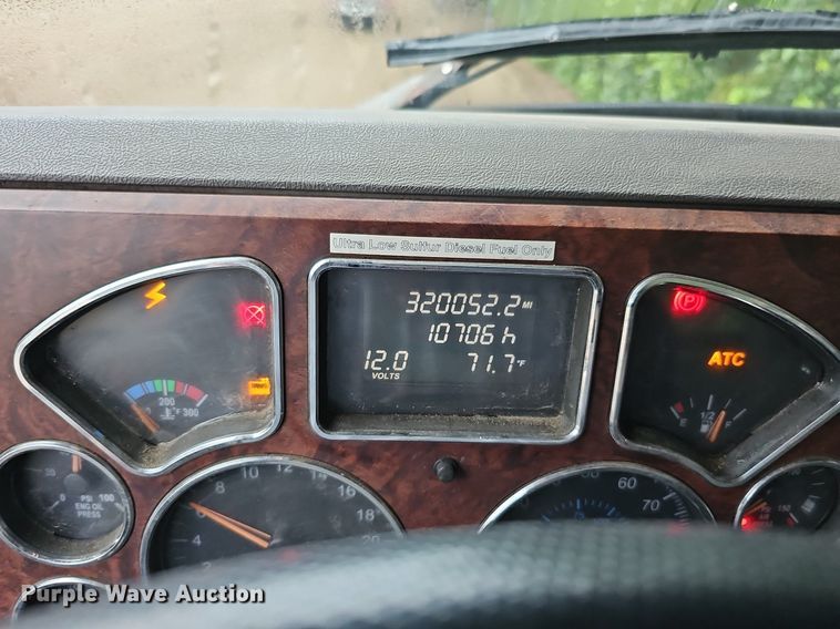 image for item DQ0135 2008 Mack CXU613  semi truck