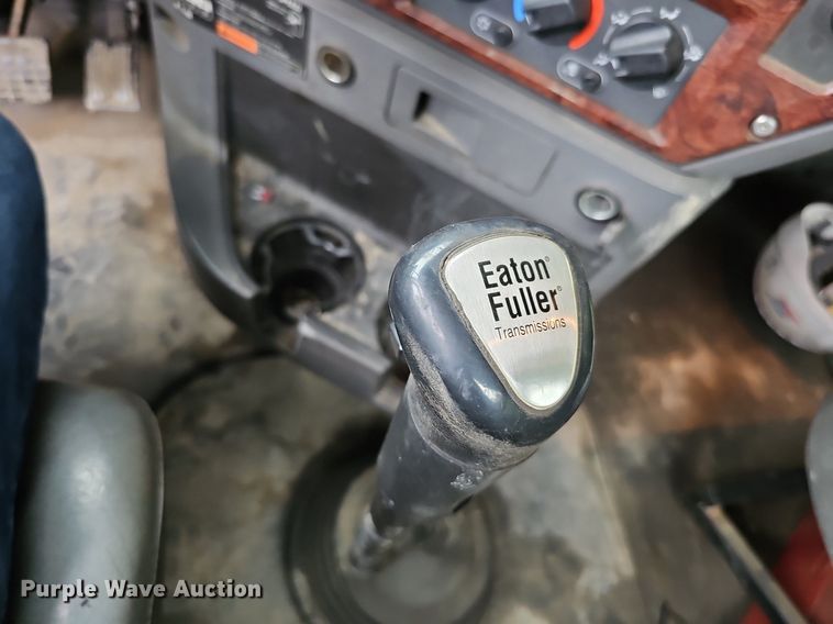 image for item DQ0135 2008 Mack CXU613  semi truck