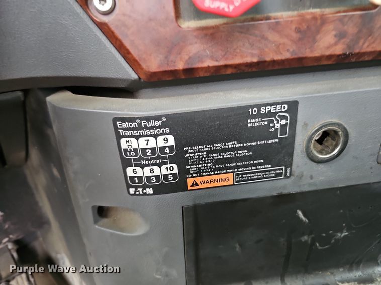 image for item DQ0135 2008 Mack CXU613  semi truck