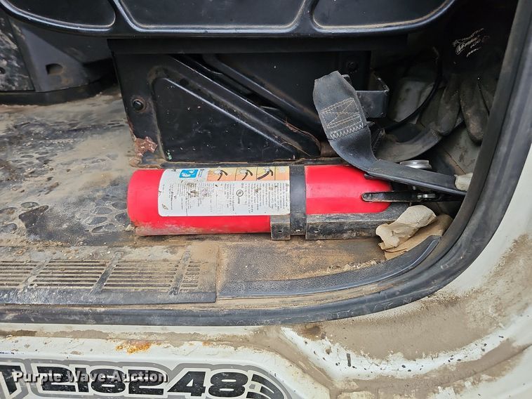 image for item DQ0135 2008 Mack CXU613  semi truck