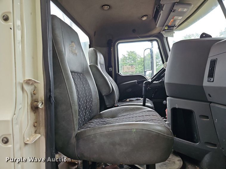 image for item DQ0135 2008 Mack CXU613  semi truck