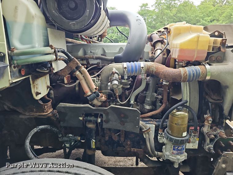 image for item DQ0135 2008 Mack CXU613  semi truck