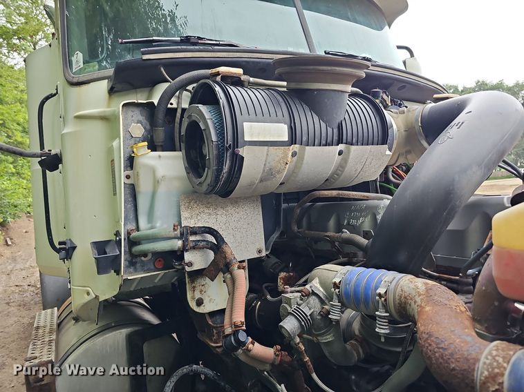 image for item DQ0135 2008 Mack CXU613  semi truck