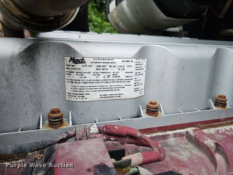 image for item DQ0135 2008 Mack CXU613  semi truck