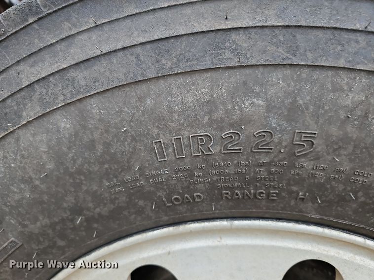 image for item DQ0135 2008 Mack CXU613  semi truck