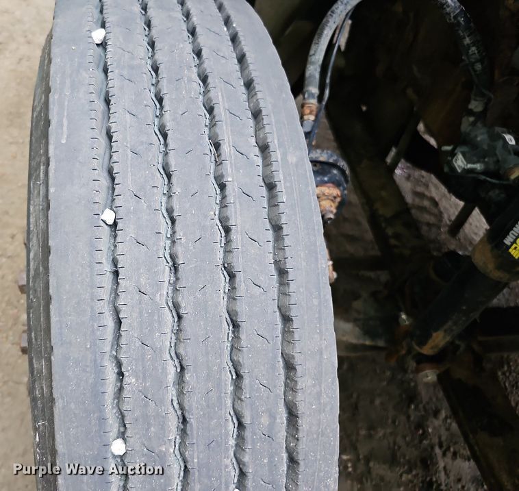 image for item DQ0135 2008 Mack CXU613  semi truck