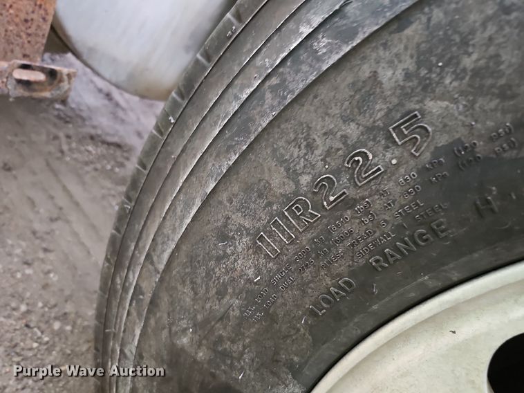 image for item DQ0135 2008 Mack CXU613  semi truck