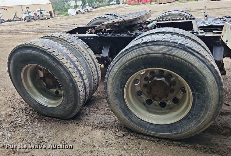 image for item DQ0135 2008 Mack CXU613  semi truck