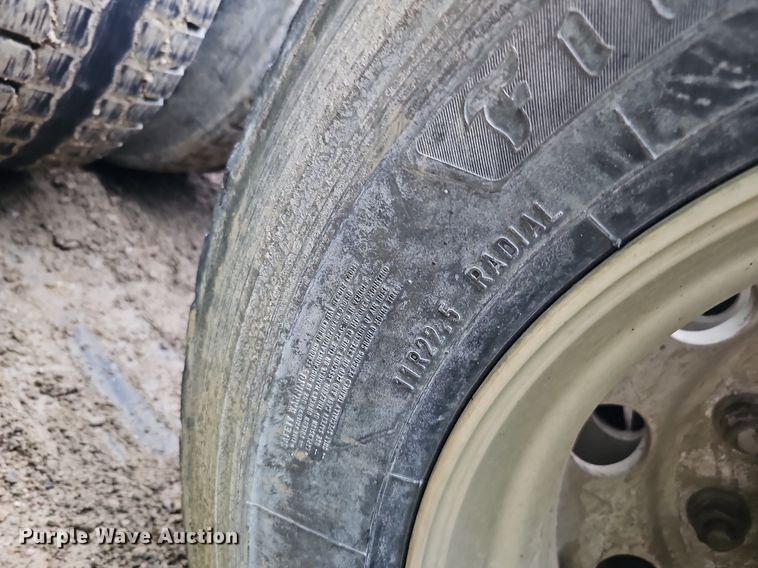 image for item DQ0135 2008 Mack CXU613  semi truck