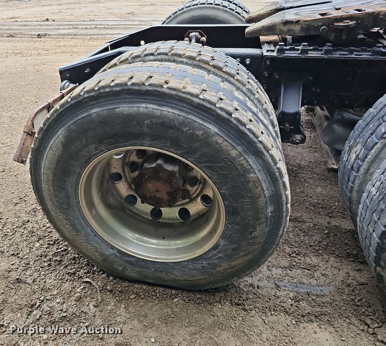 image for item DQ0135 2008 Mack CXU613  semi truck