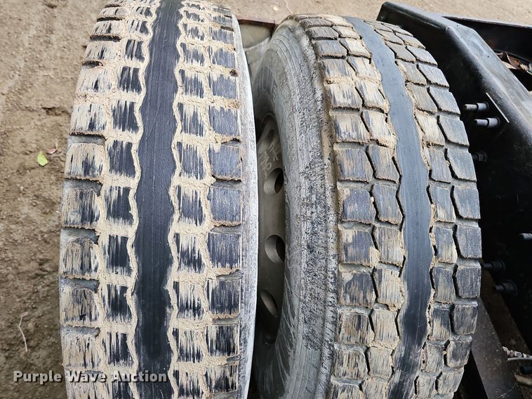 image for item DQ0135 2008 Mack CXU613  semi truck