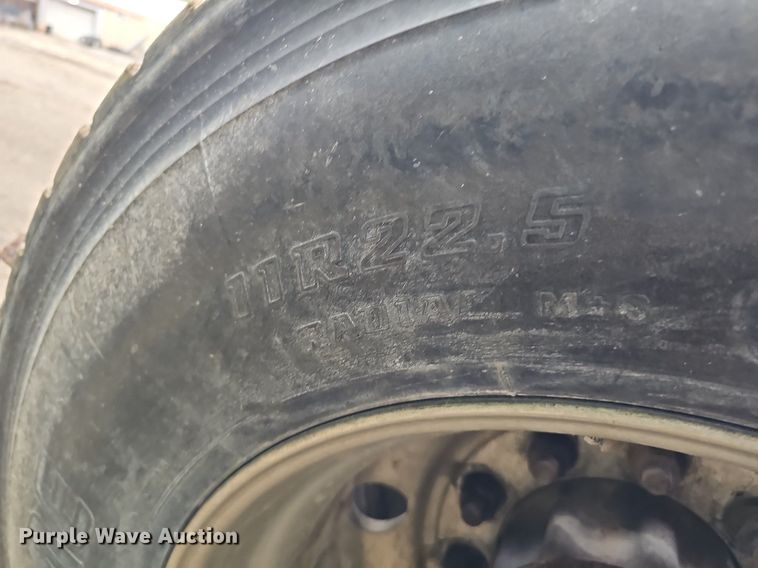 image for item DQ0135 2008 Mack CXU613  semi truck