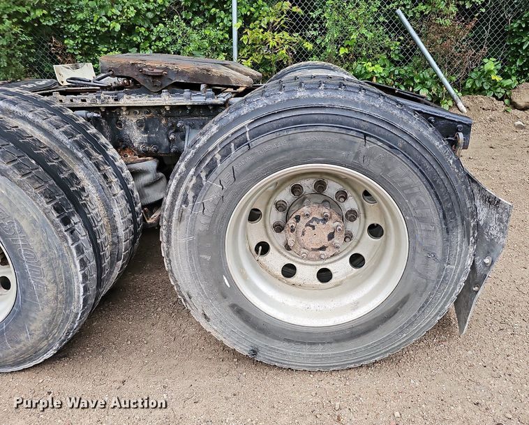 image for item DQ0135 2008 Mack CXU613  semi truck