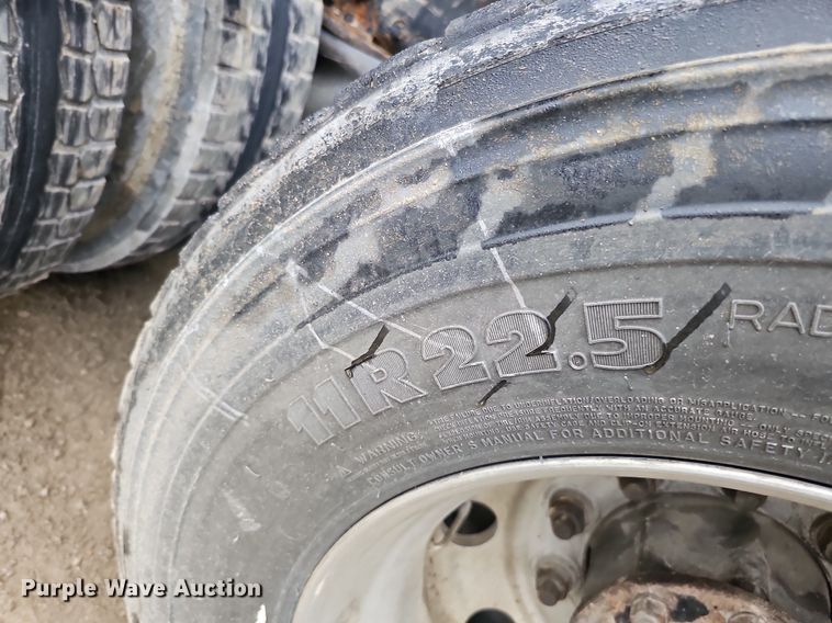 image for item DQ0135 2008 Mack CXU613  semi truck